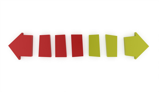 红色和绿色的箭头呈现孤立