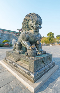金属狮子在中国寺庙