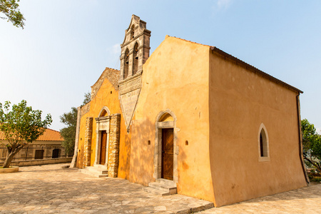 教会在克里特岛，希腊的克里特的小村庄罗斯。旅游背景