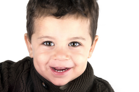 一个微笑的小男孩的肖像
