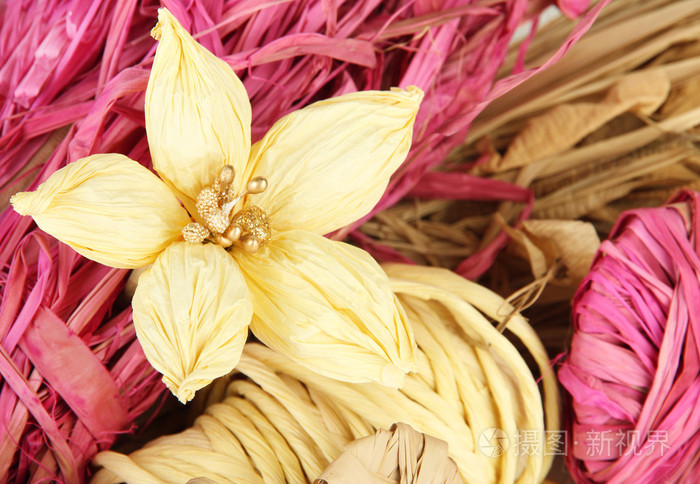 手工制作的装饰秸秆和稻草花