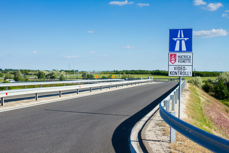 空旷的高速公路路