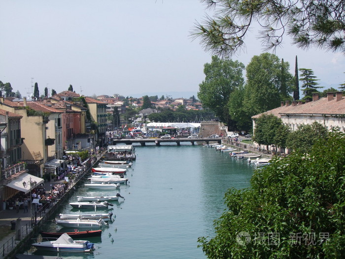 lago di garda，城市佩斯在附近的维罗纳，意大利