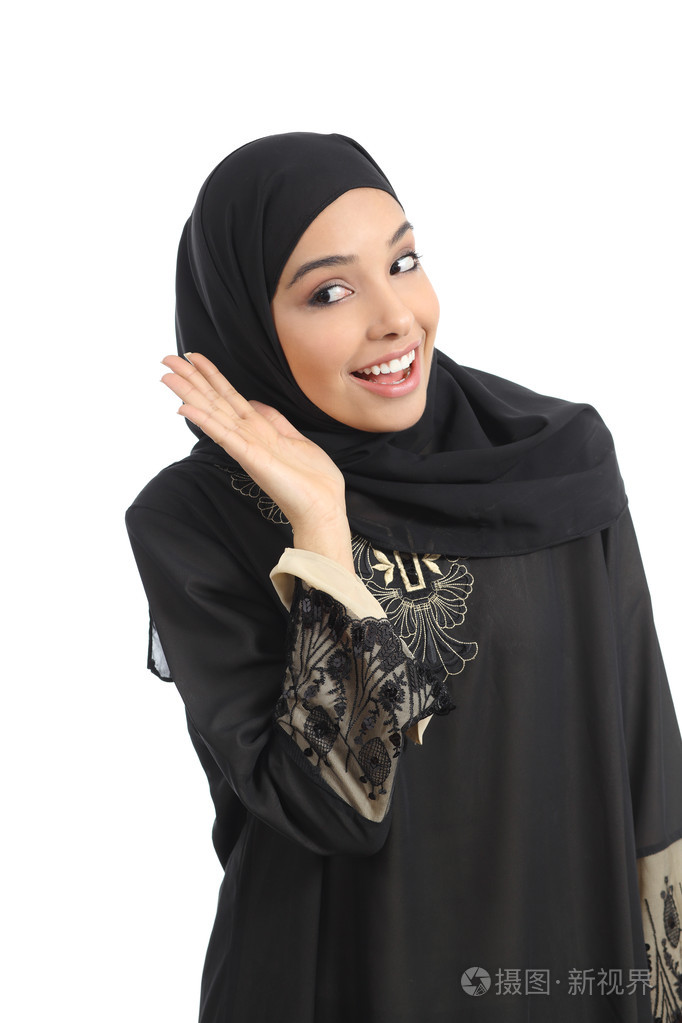 沙特阿联酋女人打手势把手放在耳朵听力