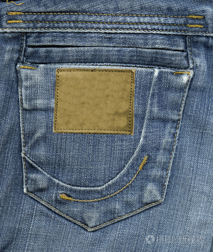 蓝色牛仔裤后袋标签