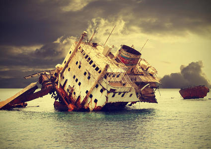 埃及礁石上的沉船。