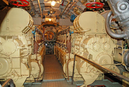 机舱柴油电潜艇照片