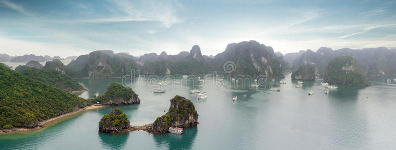 越南下龙湾全景