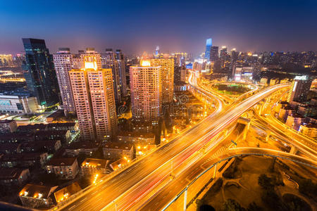 夜间上海城市立交桥