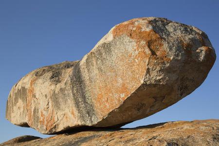 平衡岩石
