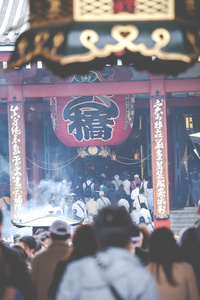 浅草寺吉红日本的寺院，在浅草，东京，日本