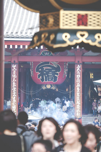 浅草寺吉红日本的寺院，在浅草，东京，日本