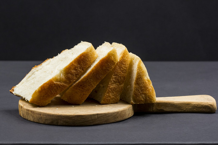 切菜板和片面包