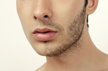 半张脸,刮了一个年轻漂亮男人的肖像照片