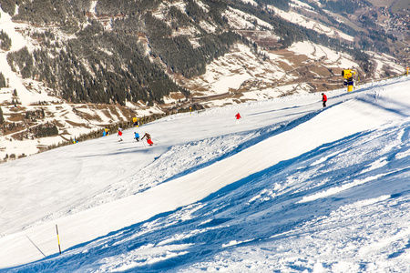 在高山滑雪度假村加施