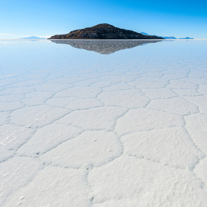 咸水湖salar de 在玻利维亚的乌尤尼