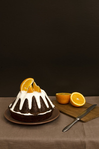 橙色的巧克力蛋糕满糖霜图片