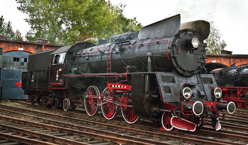 复古黑色蒸汽动力火车