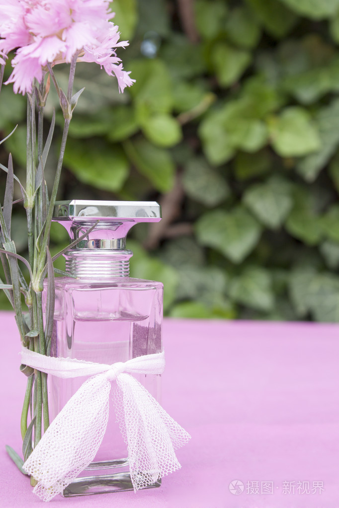 香水与鲜花