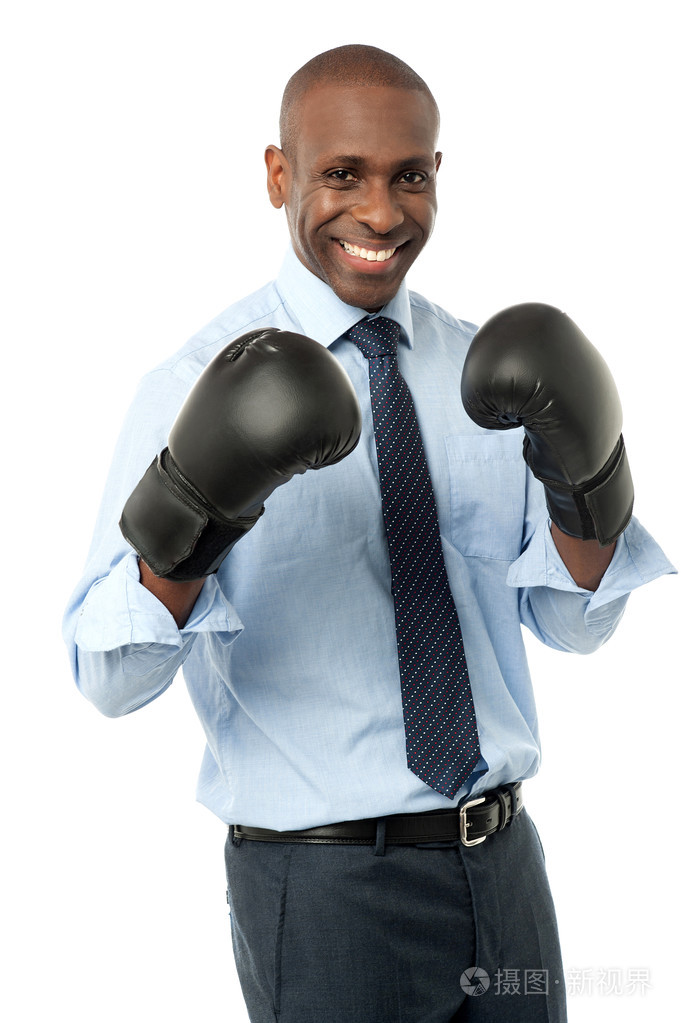 戴着拳击手套的男人