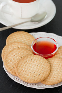 杯茶与果酱饼干