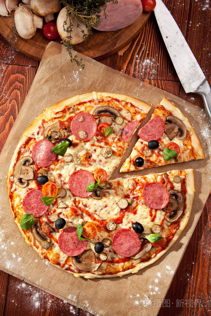 萨拉米香肠披萨