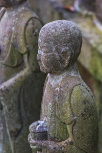 在镰仓的忠诚德拉寺小菩萨雕像
