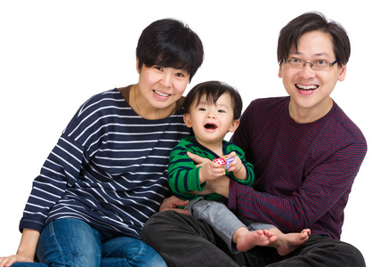 亚洲家庭幸福在一起微笑