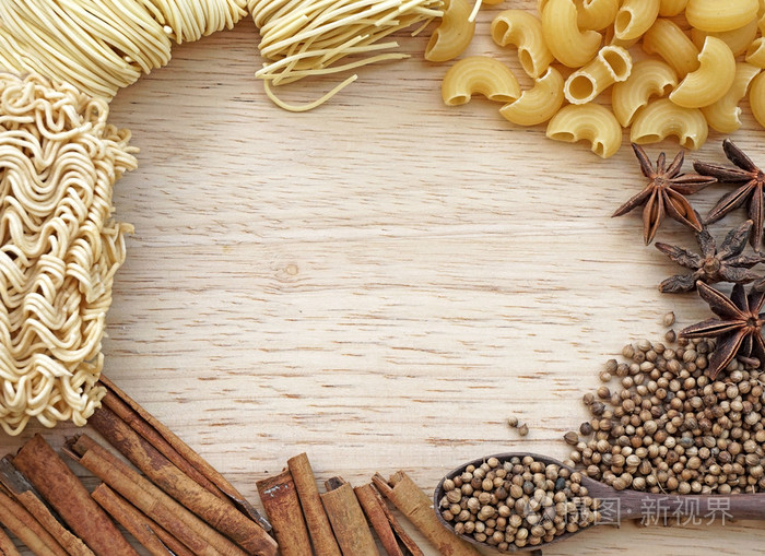食品框架面条胡椒通心粉木制背景设计