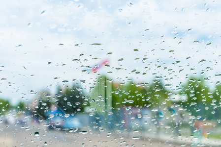 在玻璃上的雨