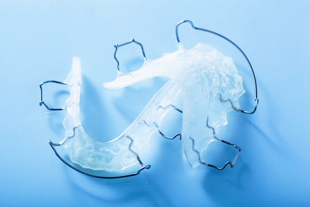 很漂亮正畸牙齿固定支架牙科金属牙套,牙齿固定器,教授正畸模型.