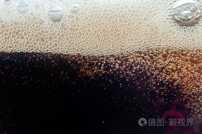 宏气泡和泡沫玻璃墙上的可乐