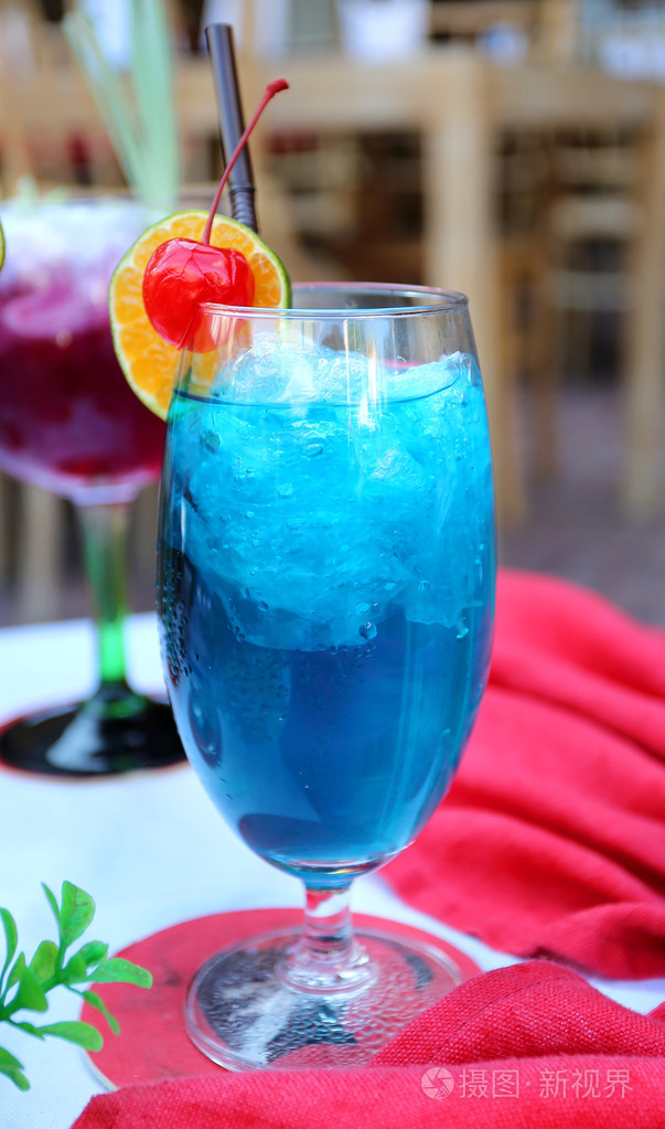 蓝色鸡尾酒