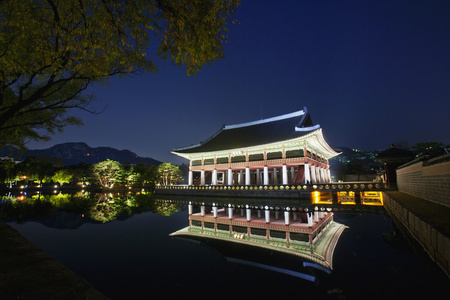 韩国景福宫的夜景