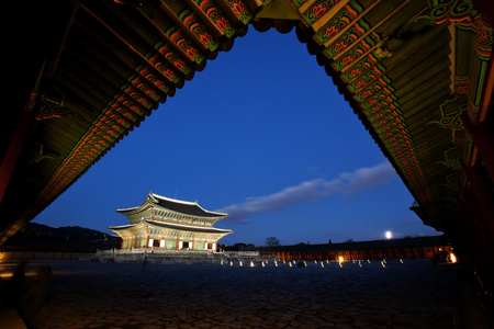 韩国景福宫的夜景