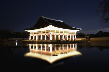 韩国景福宫的夜景