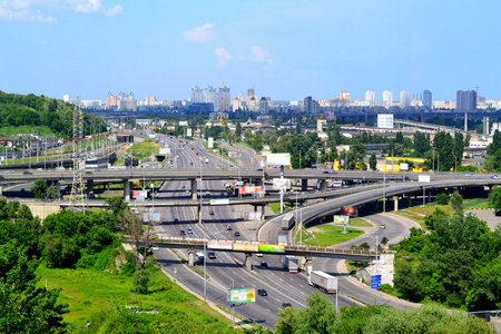 基辅市路交界处的视图