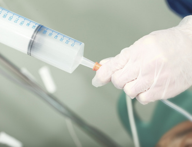 鼻饲鼻饲管喂养在医院里照片