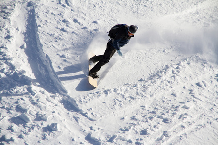 在山的单板滑雪 freerider