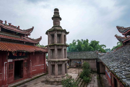 后在清王朝孔雀洞顶寺建于唐王朝风格底座高头尖顶进深安岳县 四川省