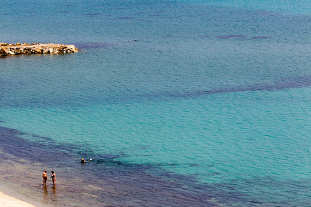 kallithea 阳光明媚的海滩和卡桑德拉的 halkidik 在避暑胜地