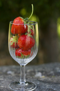 草莓在玻璃