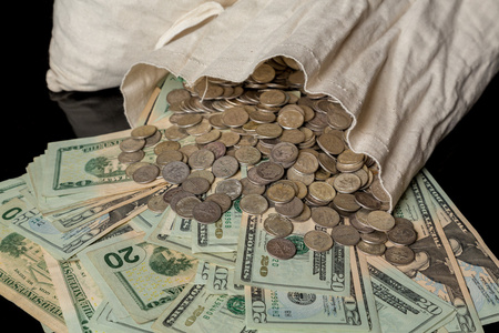 很多钱图片