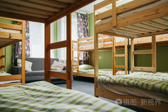 宿舍房间与城市景观.颜色的房间.明亮的室内