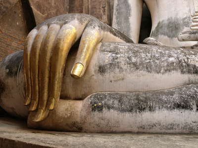 phra achana 在素可泰历史公园，泰国的扫管笏寺密友的手