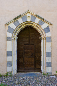 古教堂的门户叫巴迪亚 di tiglieto
