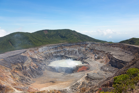 哥斯大黎加波阿斯火山的火山口图片