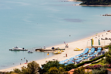 kallithea 阳光明媚的海滩和卡桑德拉的 halkidik 在避暑胜地