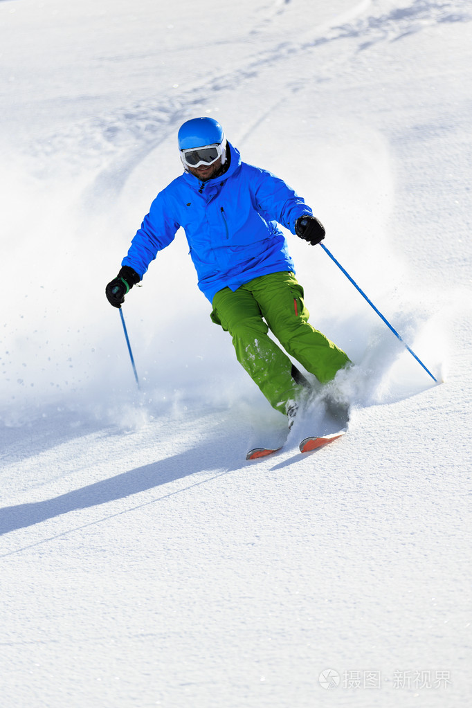 滑雪, 滑雪, 在新鲜粉雪-男子下坡滑雪自由式滑雪