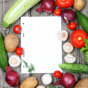 新鲜的蔬菜和纸张的食谱